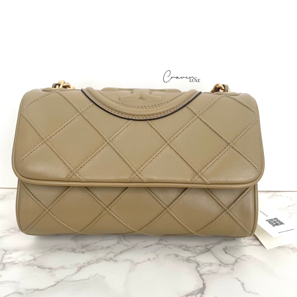 ❌SOLD❌ New Tory Burch Small Fleming Soft Leather Shoulder Bag Pebblestone - Picture 3 of 13